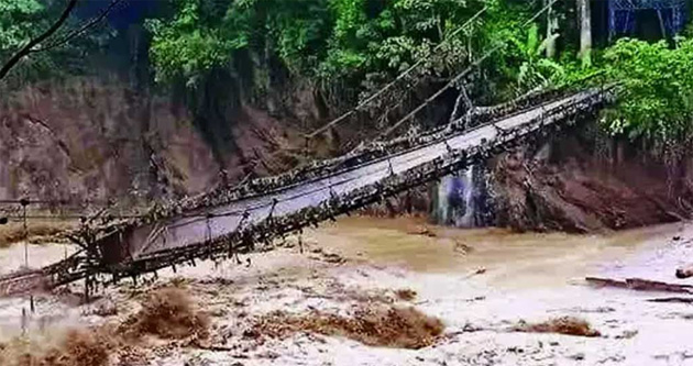 সিকিমের ভূমিধসে আটকে পড়েছেন দেড় হাজার পর্যটক